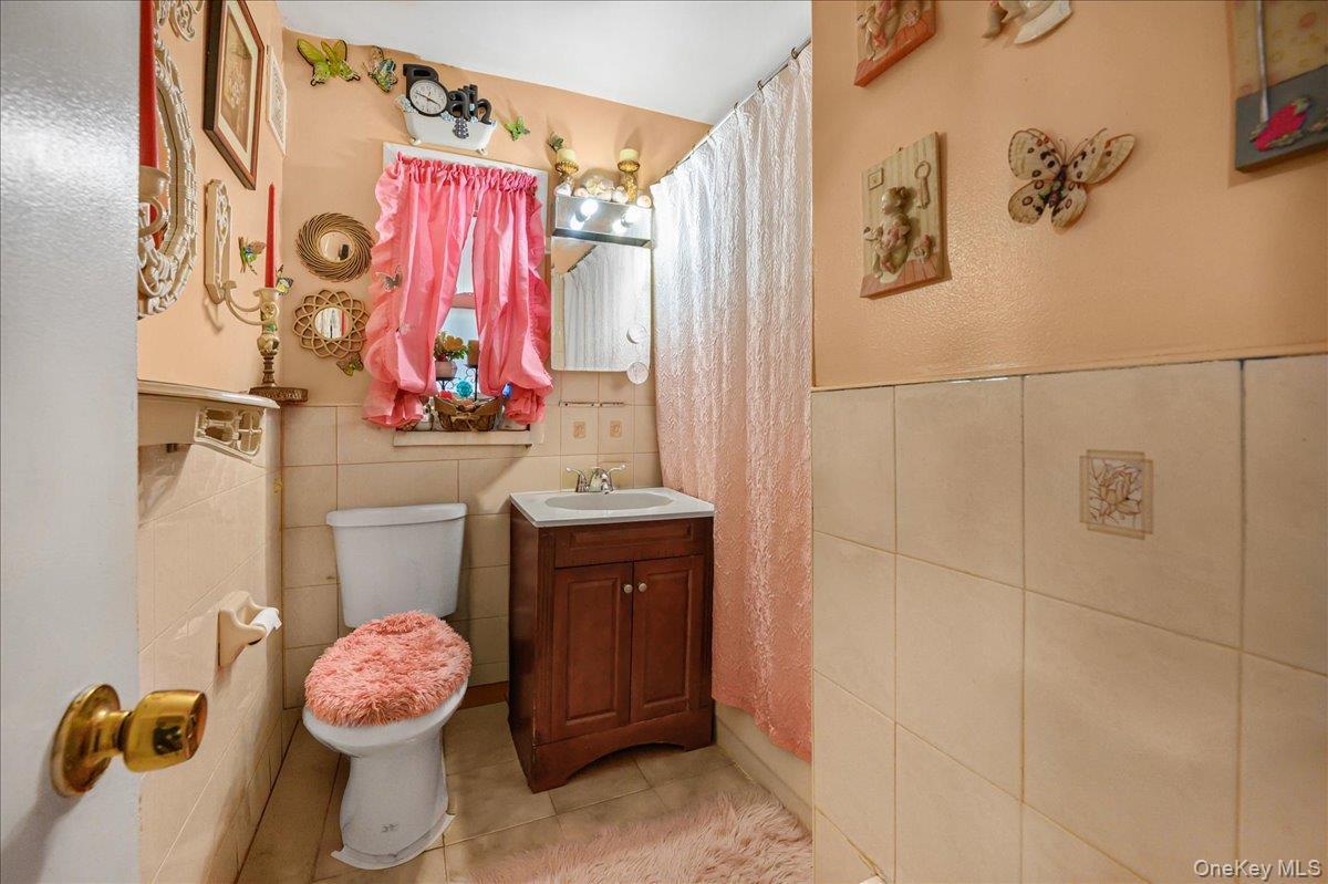 Single Family Arnow Avenue Bronx, NY 10469, MLS-1038212-6