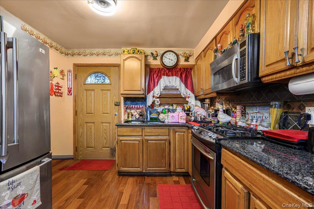 Single Family Arnow Avenue Bronx, NY 10469, MLS-1038212-8