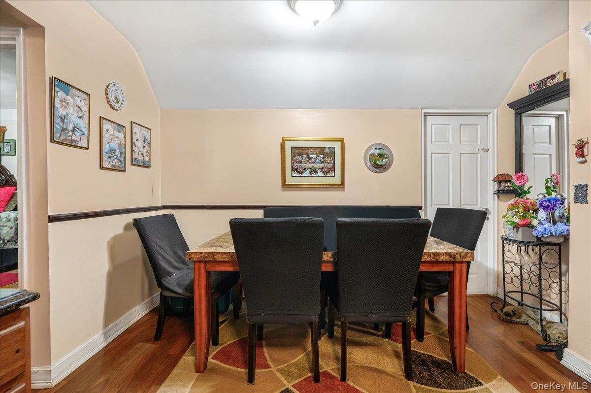 Single Family Arnow Avenue Bronx, NY 10469, MLS-1038212-9