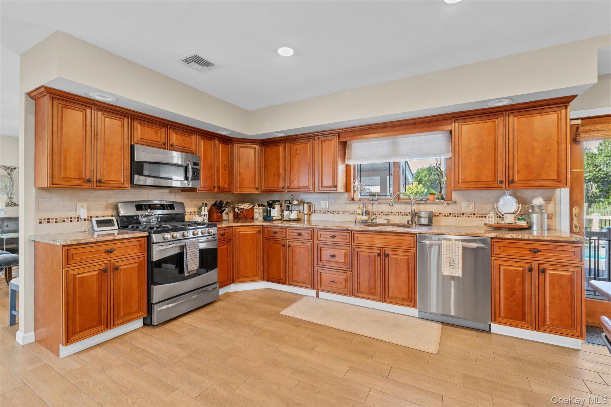 Single Family Parkway Drive Nassau County, NY 11510, MLS-1038245-9