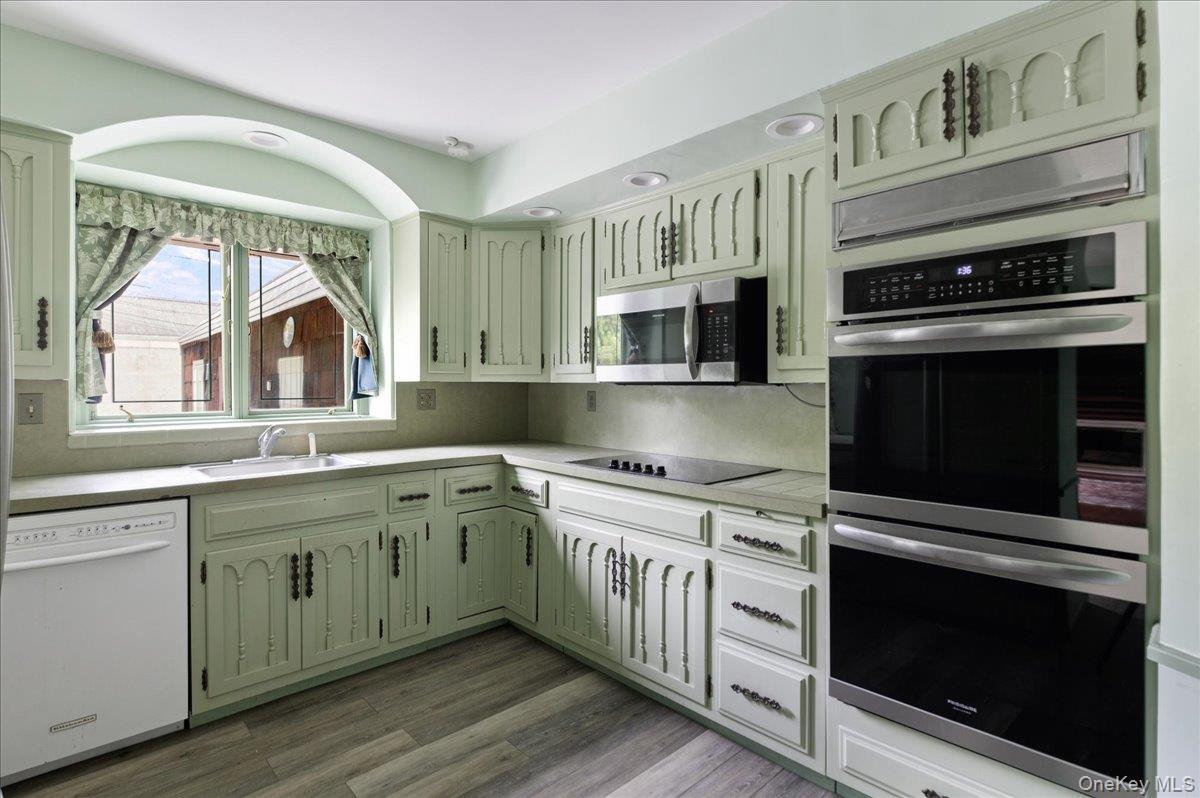 Single Family The Moor  Suffolk County, NY 11730, MLS-1038263-16