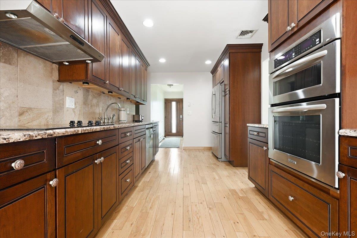 Single Family Neptune Avenue  Suffolk County, NY 11704, MLS-1038304-6