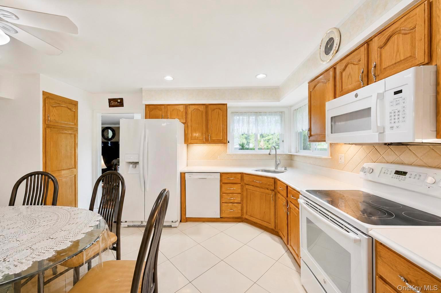 Single Family Lawrence Road Suffolk County, NY 11754, MLS-1038344-16