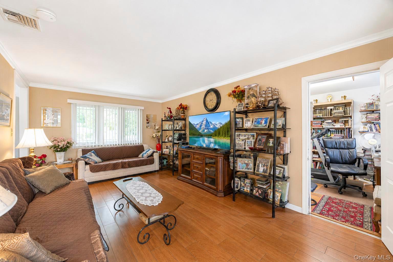 Single Family Lawrence Road Suffolk County, NY 11754, MLS-1038344-8