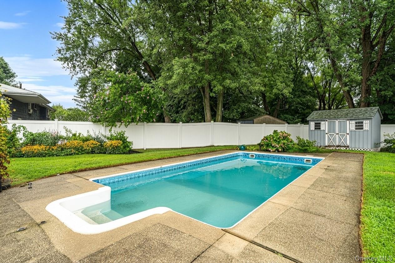Single Family Buckskin Lane Suffolk County, NY 11784, MLS-1038346-23
