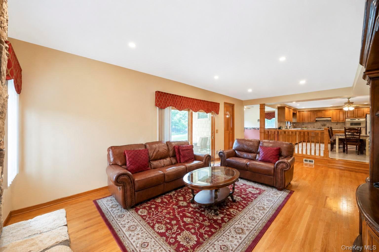 Single Family Niewood Drive  Suffolk County, NY 11961, MLS-1038374-26