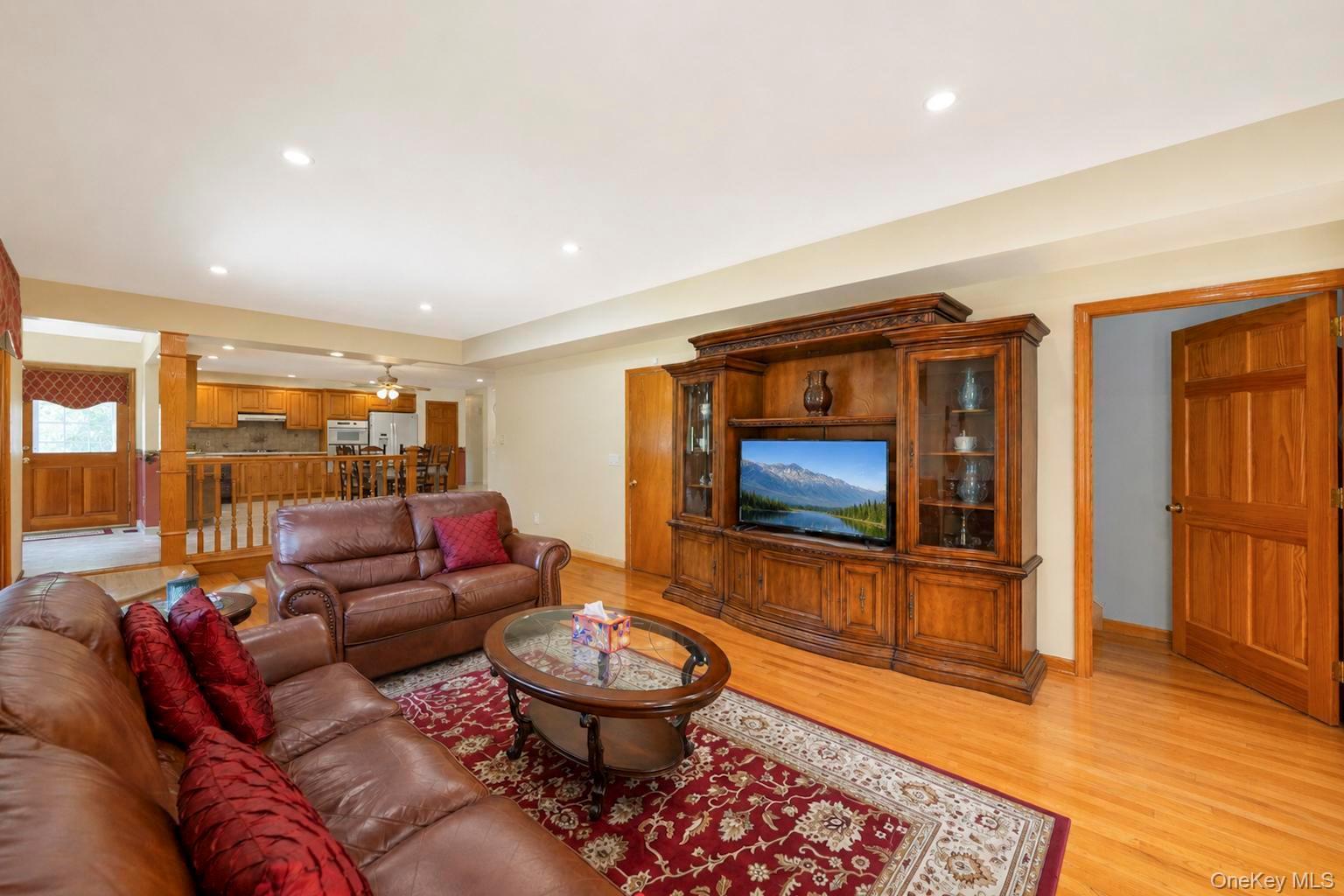 Single Family Niewood Drive  Suffolk County, NY 11961, MLS-1038374-27