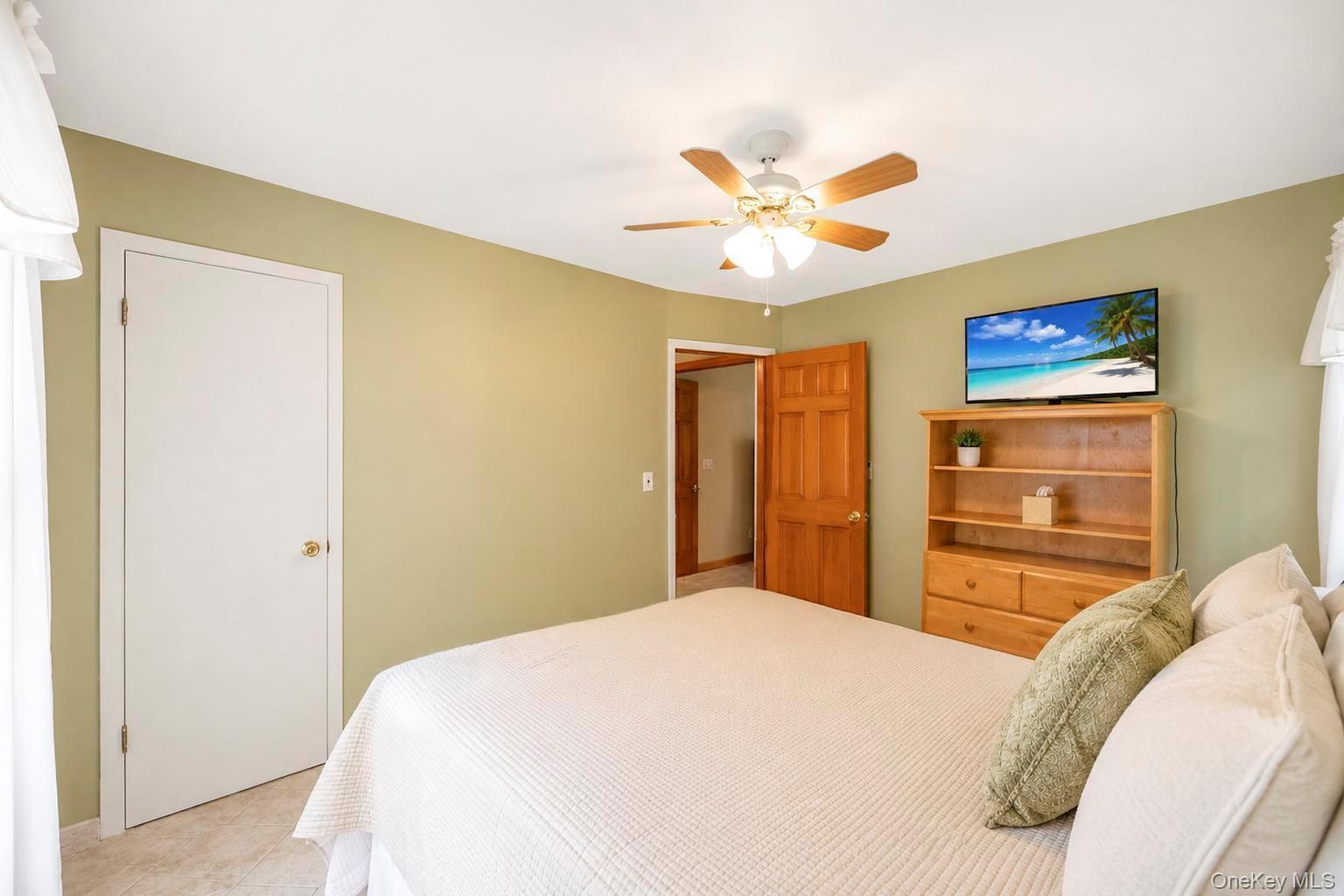 Single Family Niewood Drive  Suffolk County, NY 11961, MLS-1038374-28