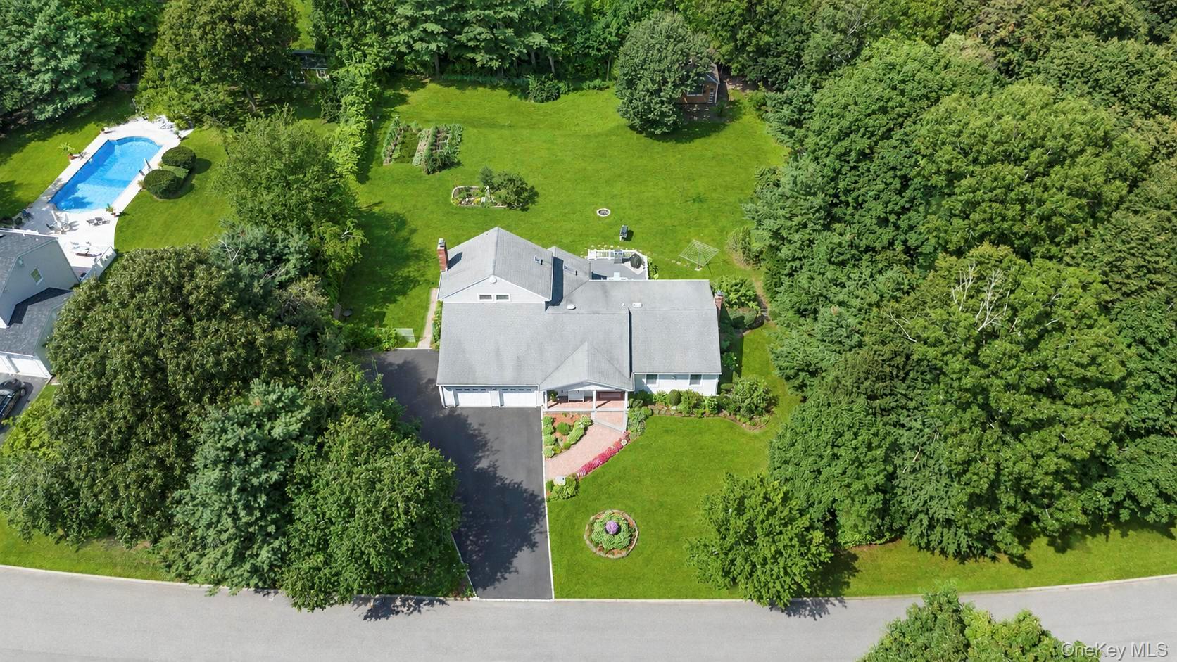 Single Family Niewood Drive  Suffolk County, NY 11961, MLS-1038374-4