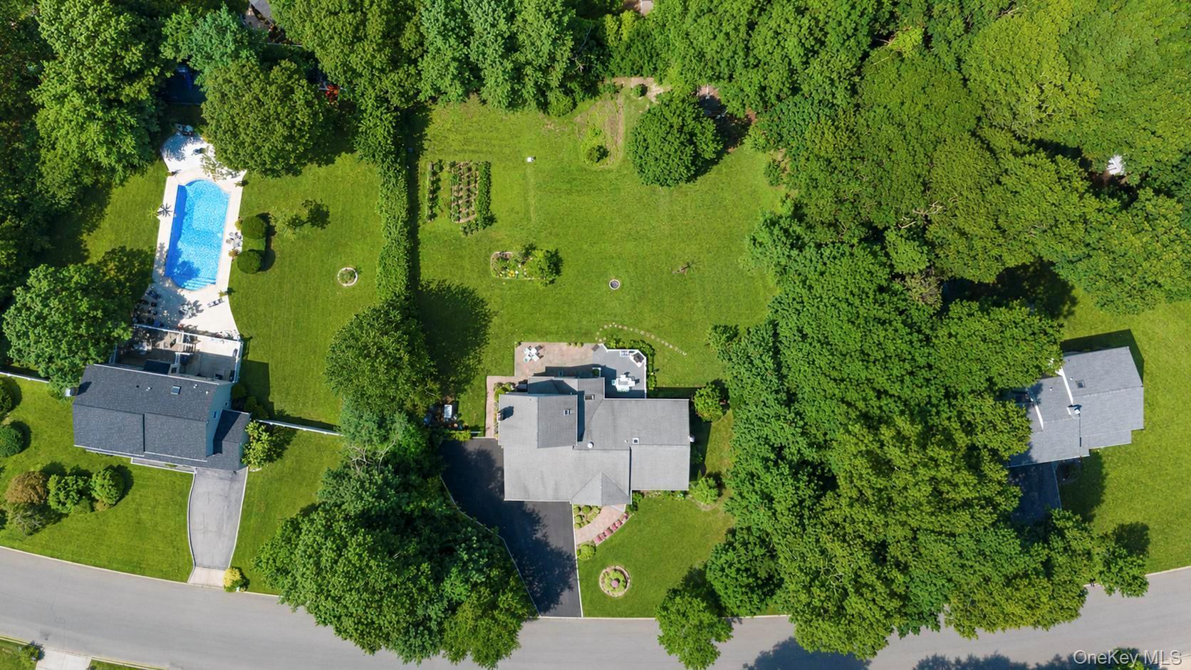 Single Family Niewood Drive  Suffolk County, NY 11961, MLS-1038374-7