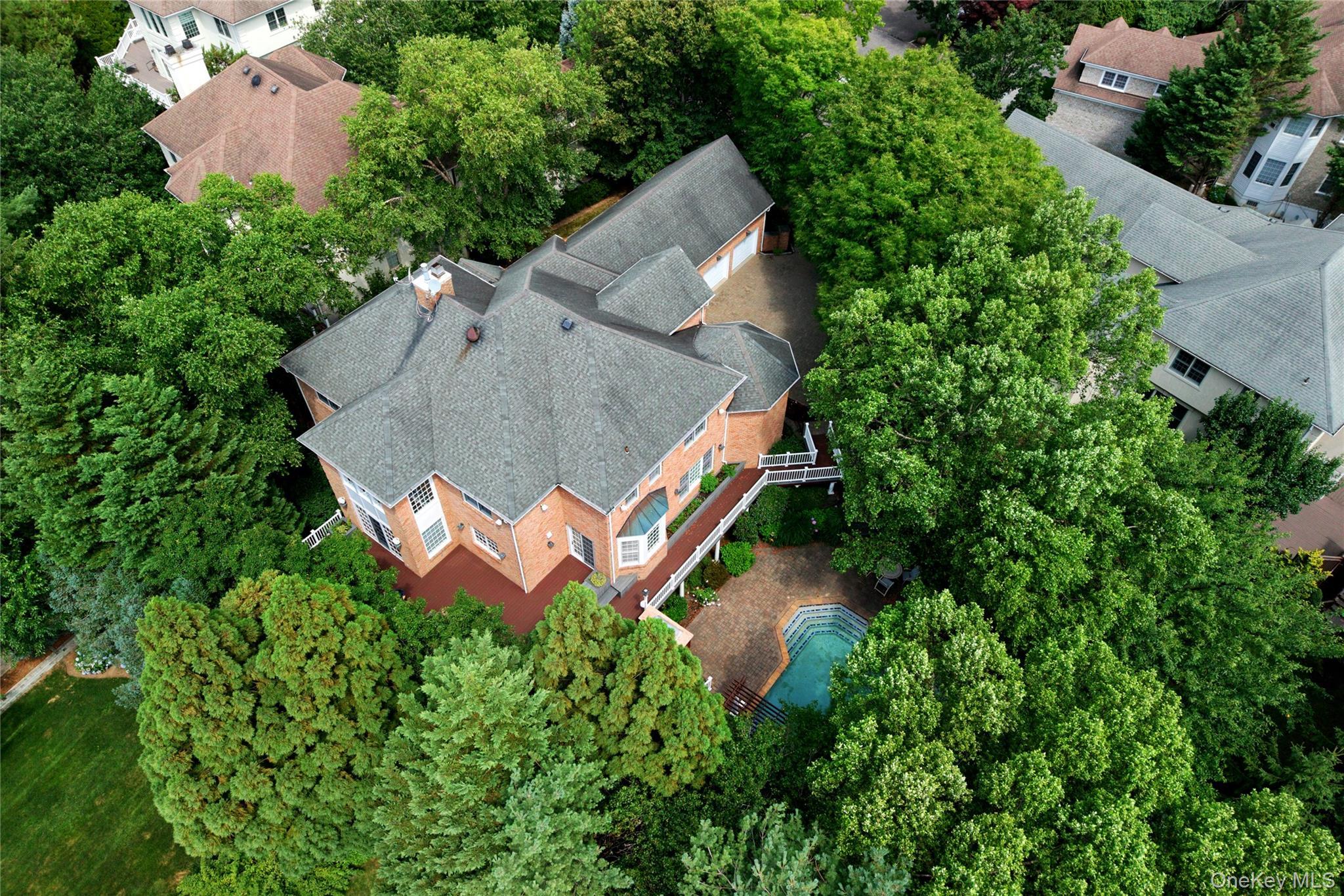 Single Family Charney Court  Nassau County, NY 11030, MLS-1038383-4