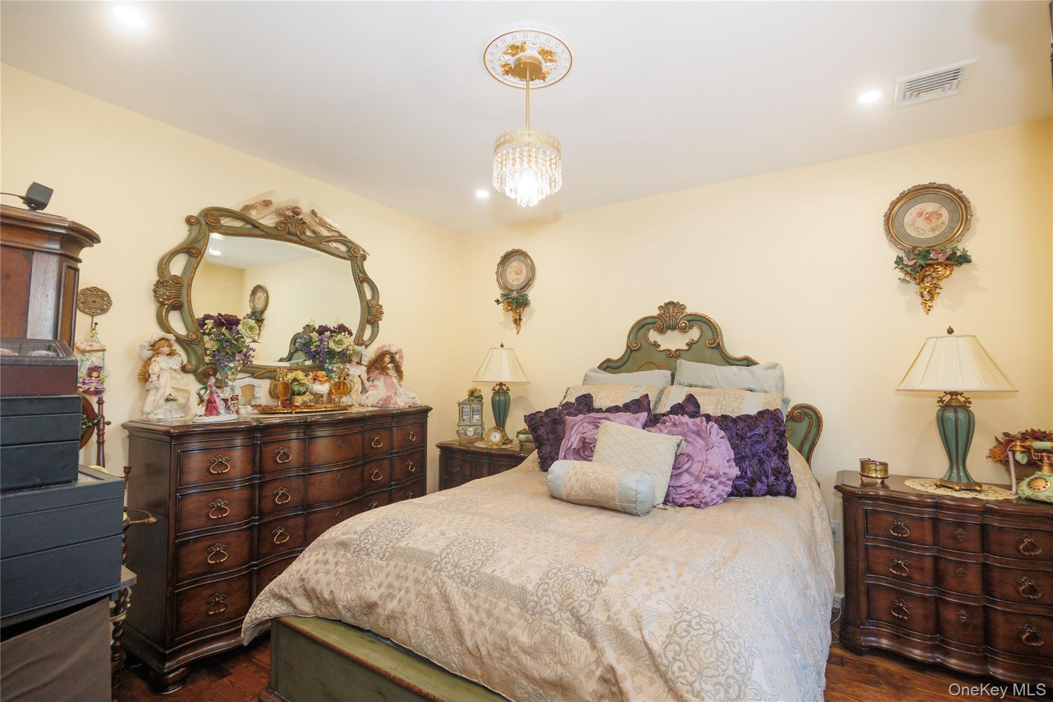 Single Family Hering Avenue Bronx, NY 10461, MLS-1038386-12