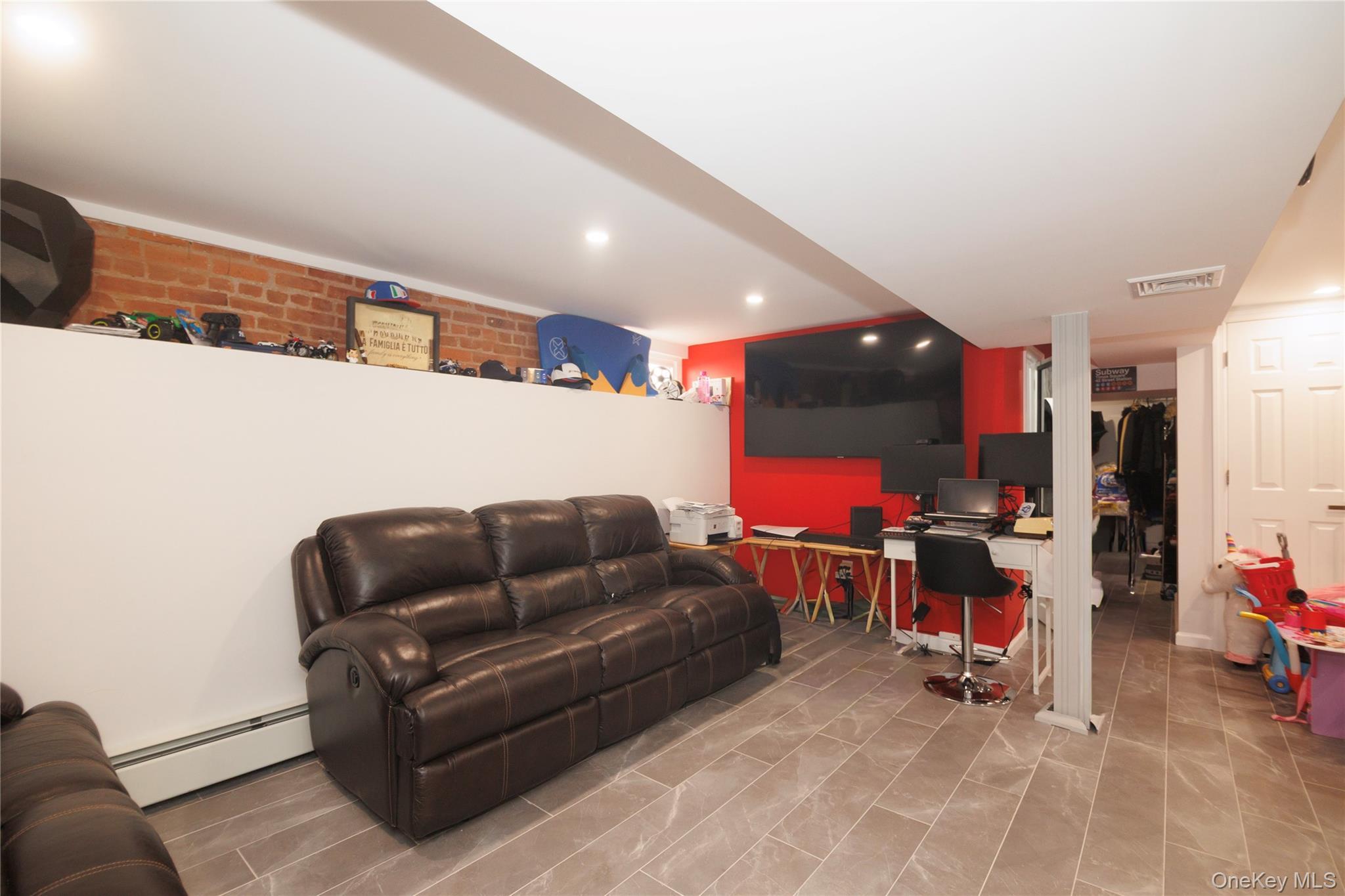 Single Family Hering Avenue Bronx, NY 10461, MLS-1038386-22