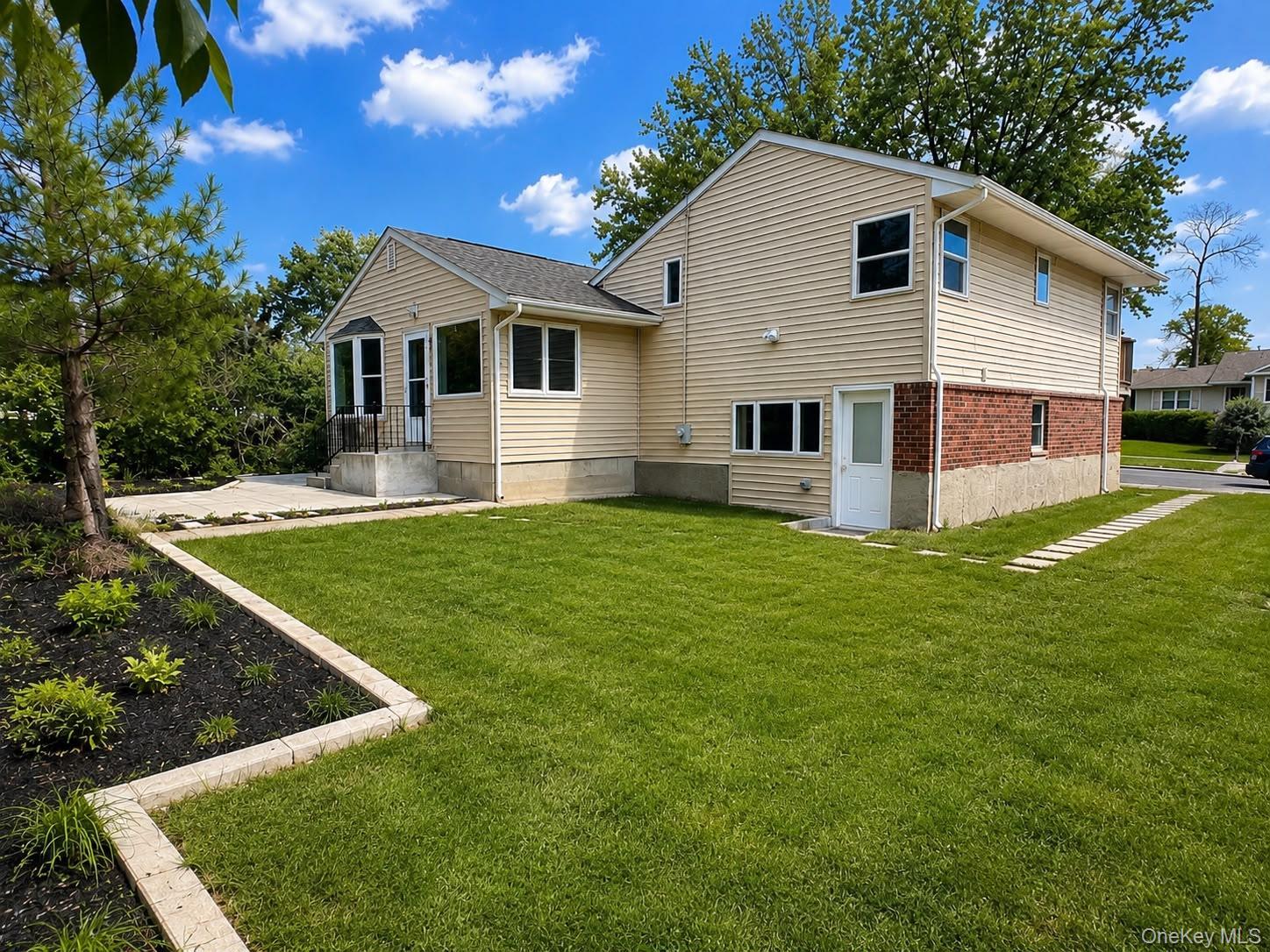 Single Family Warren Place Nassau County, NY 11803, MLS-1038453-17