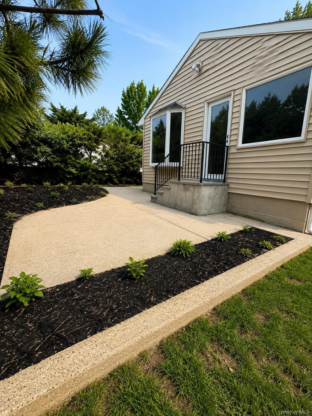 Single Family Warren Place Nassau County, NY 11803, MLS-1038453-18