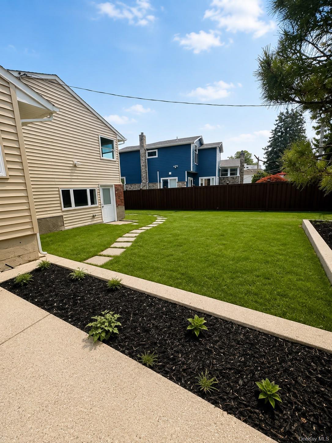 Single Family Warren Place Nassau County, NY 11803, MLS-1038453-21