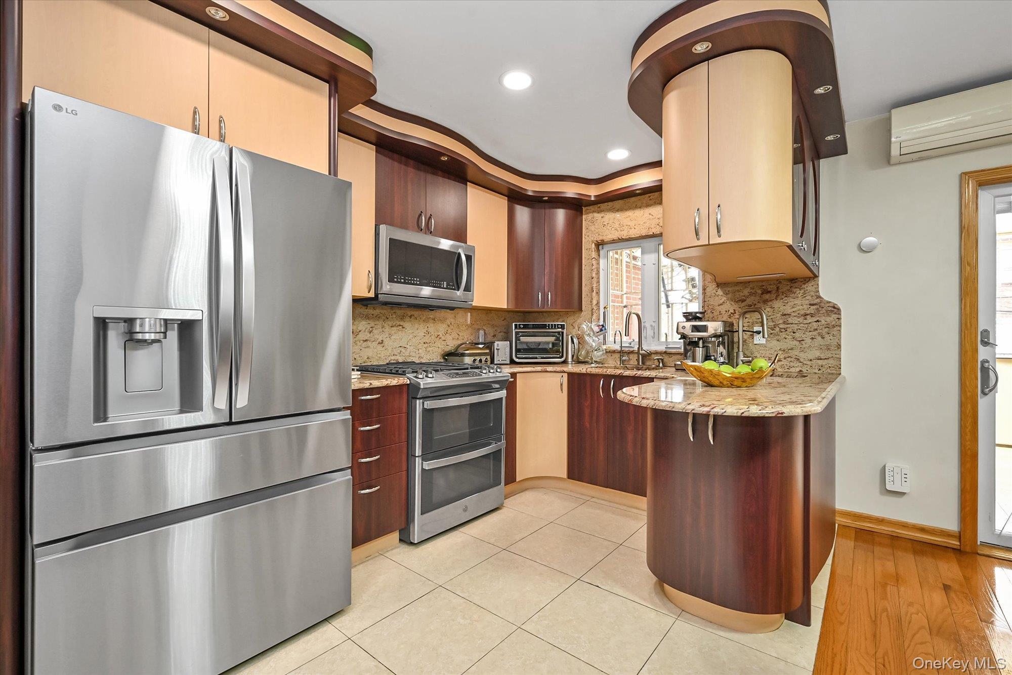 Single Family 77th Road  Queens, NY 11367, MLS-1038456-7