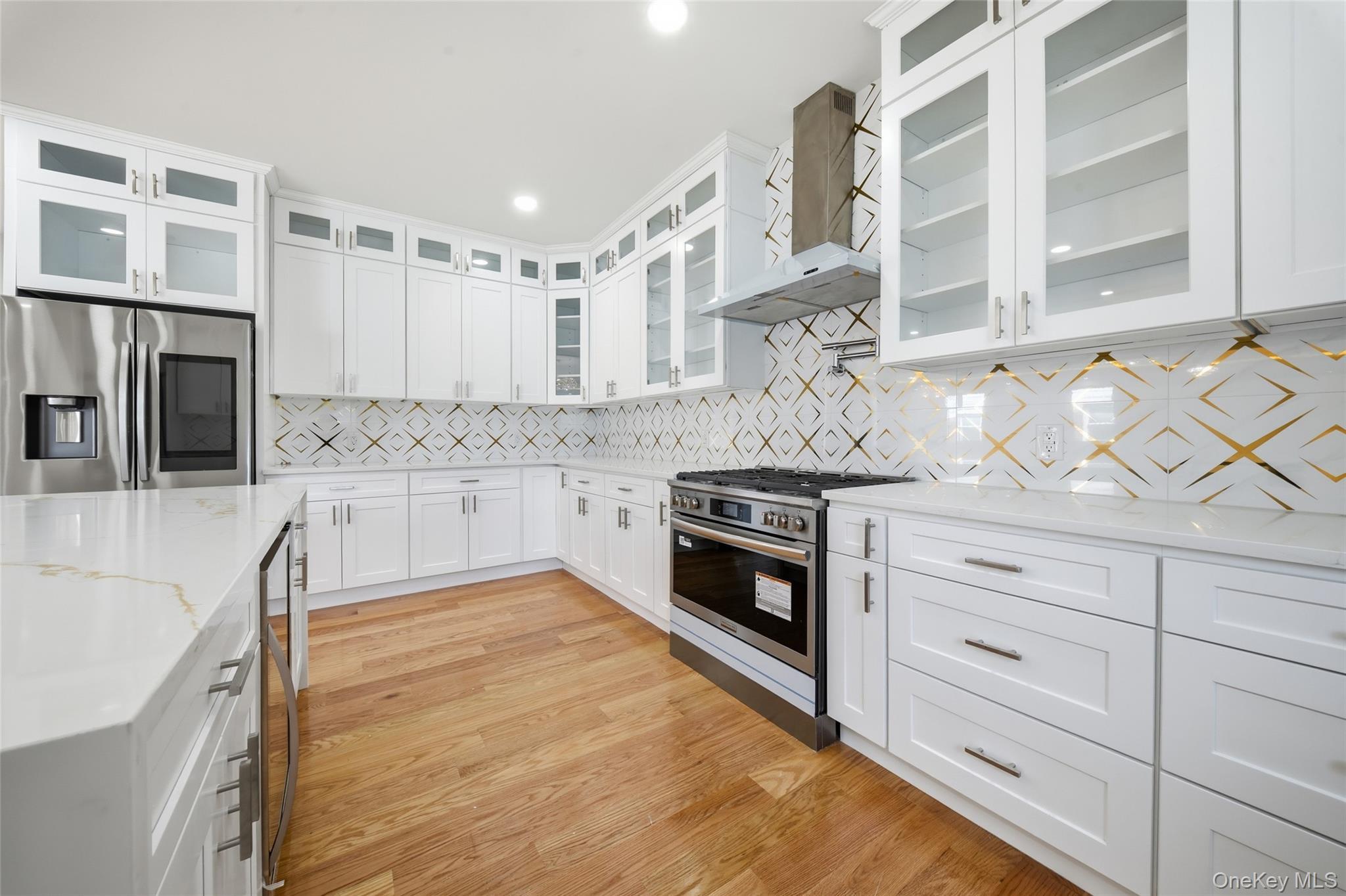 Single Family Sherbourne Road Nassau County, NY 11580, MLS-1038473-11