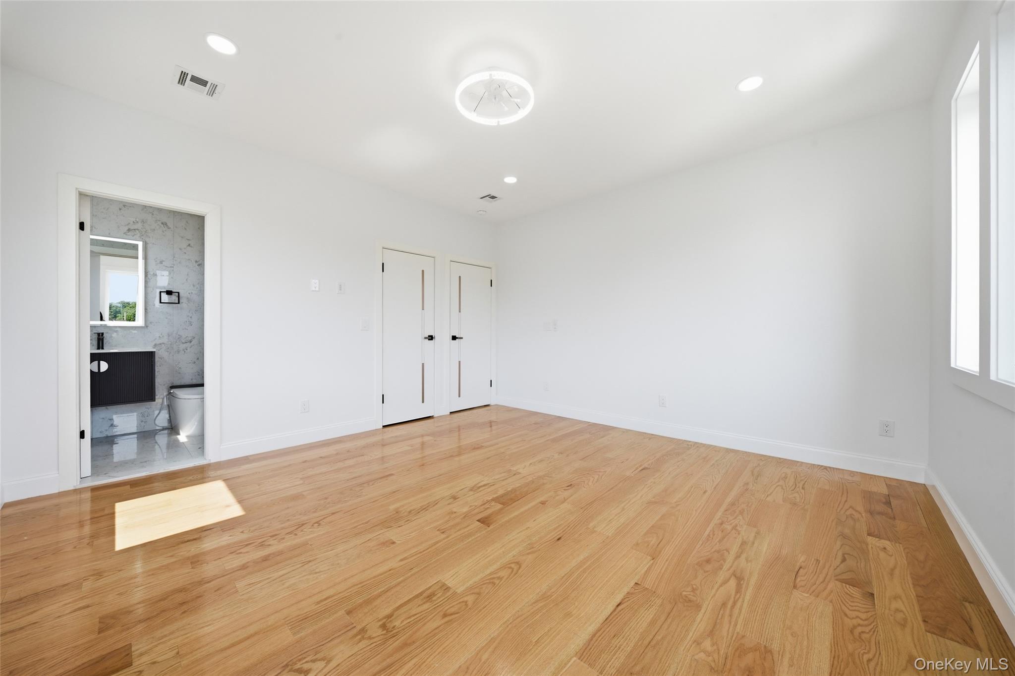 Single Family Sherbourne Road Nassau County, NY 11580, MLS-1038473-17