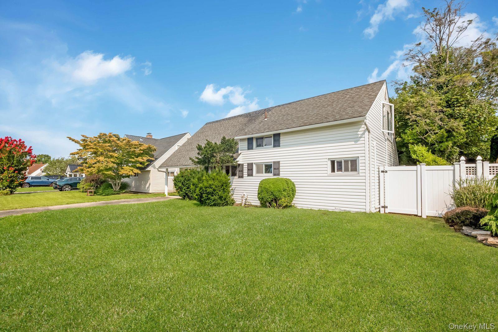 Single Family Twin Lane N  Nassau County, NY 11793, MLS-1038493-22