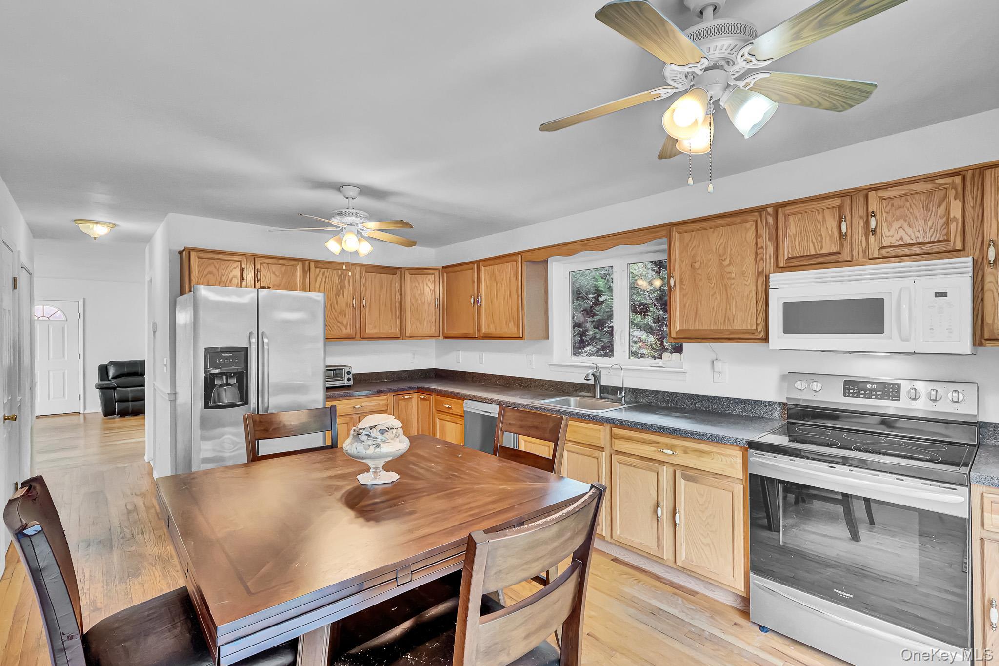 Single Family Forrest Avenue Suffolk County, NY 11967, MLS-1038498-7