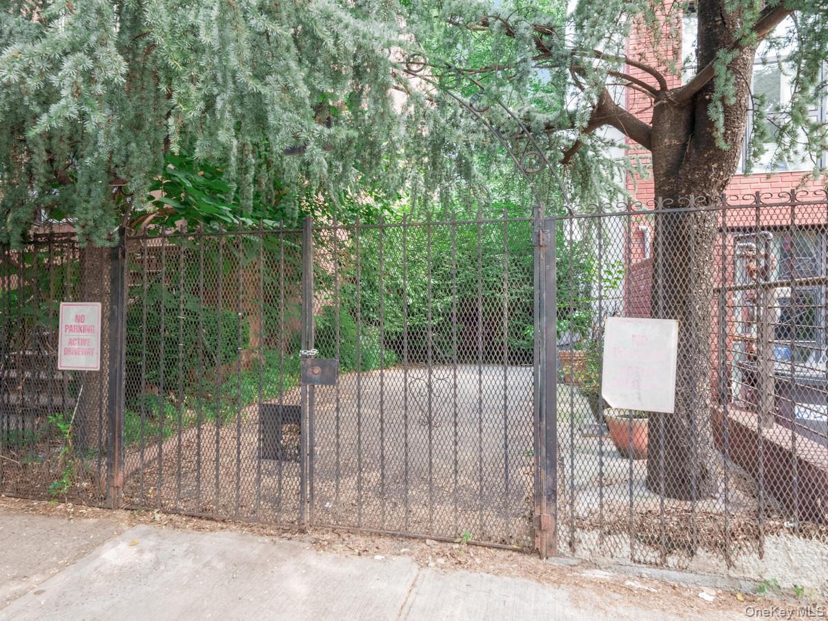 Single Family Greene Avenue Brooklyn, NY 11221, MLS-1038528-4