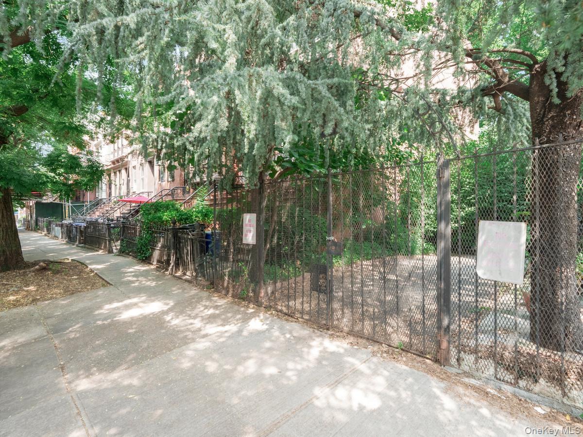 Single Family Greene Avenue  Brooklyn, NY 11221, MLS-1038528-6