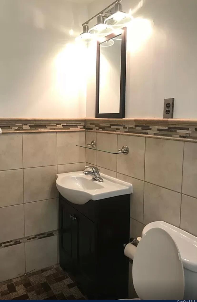 Single Family Pilgrim Avenue Bronx, NY 10461, MLS-1038547-11