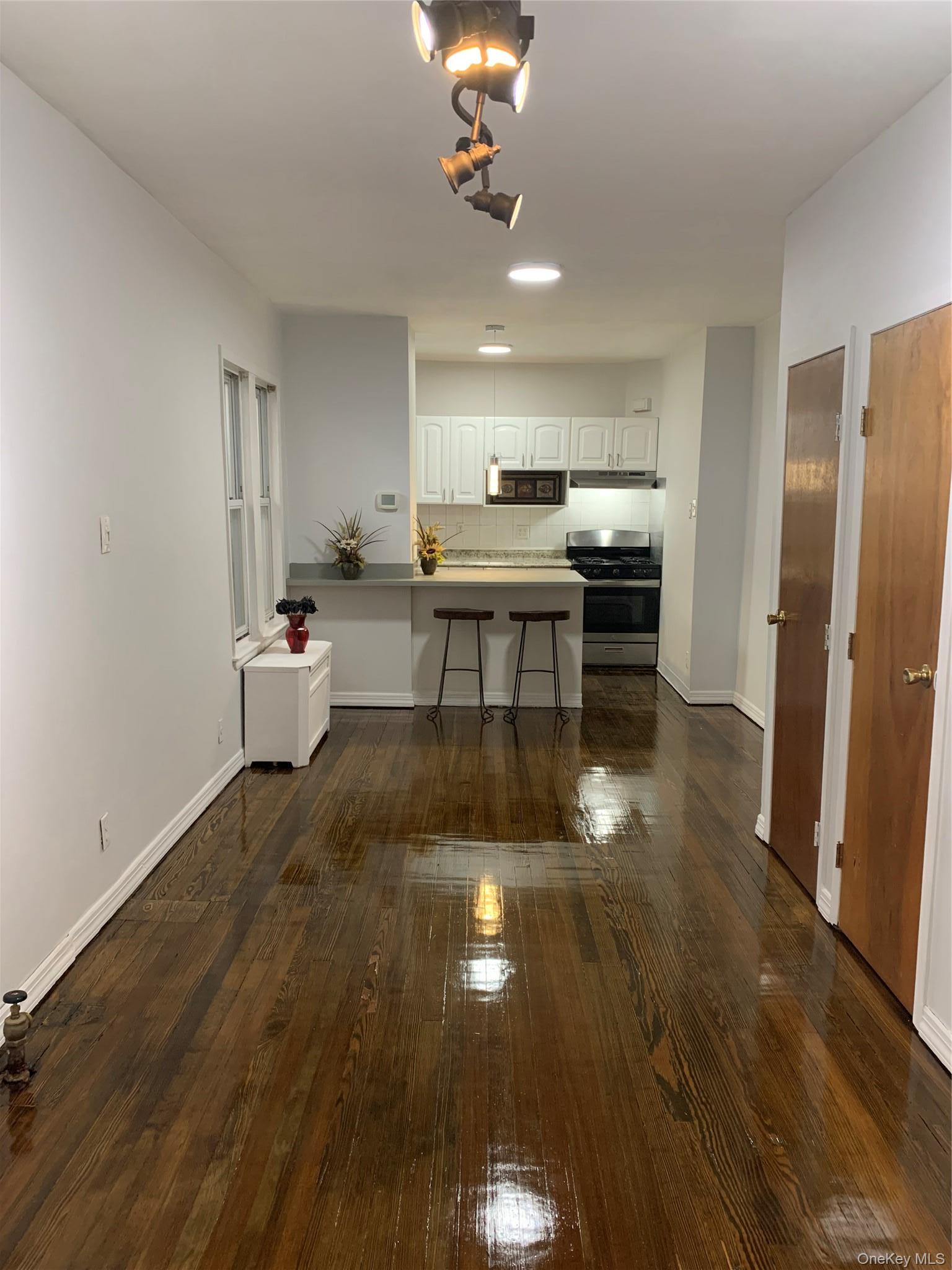 Single Family Pilgrim Avenue Bronx, NY 10461, MLS-1038547-18
