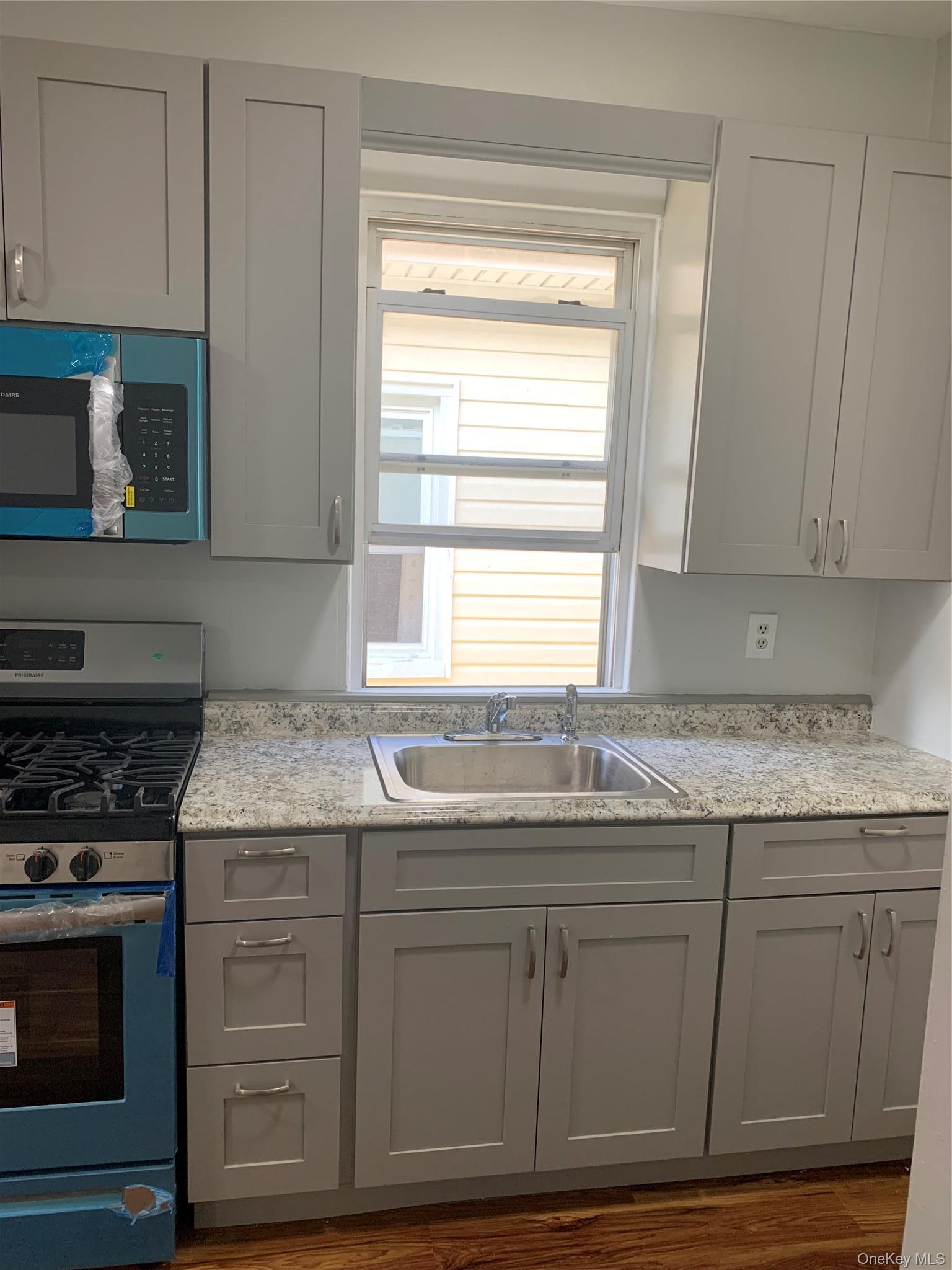 Single Family Pilgrim Avenue Bronx, NY 10461, MLS-1038547-32