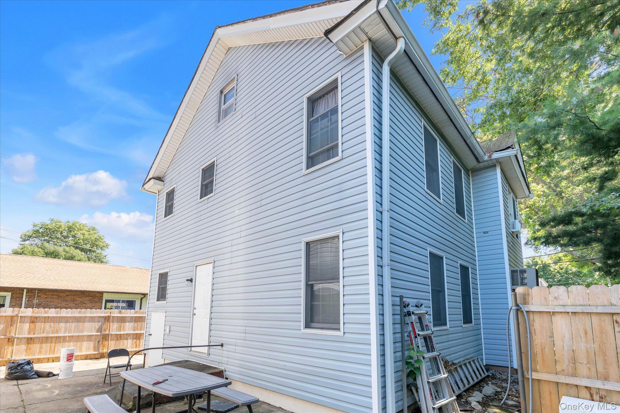 Single Family Roslyn Avenue Nassau County, NY 11514, MLS-1038554-11