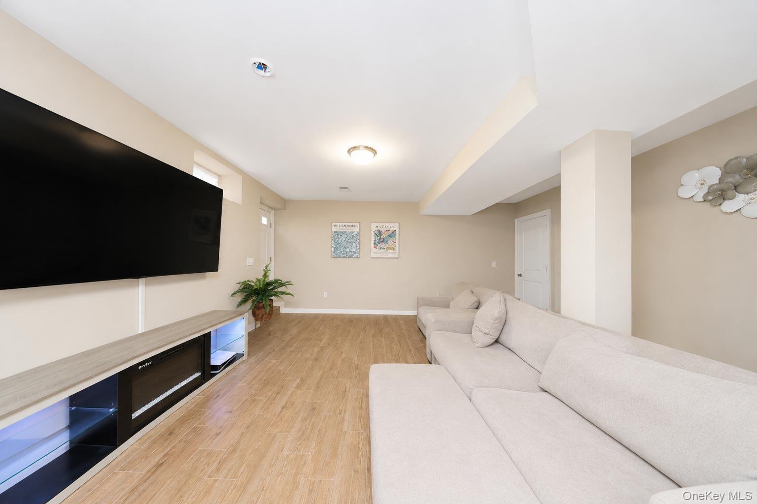 Single Family Wiltshire Ln Staten Island, NY 10309, MLS-1038571-13