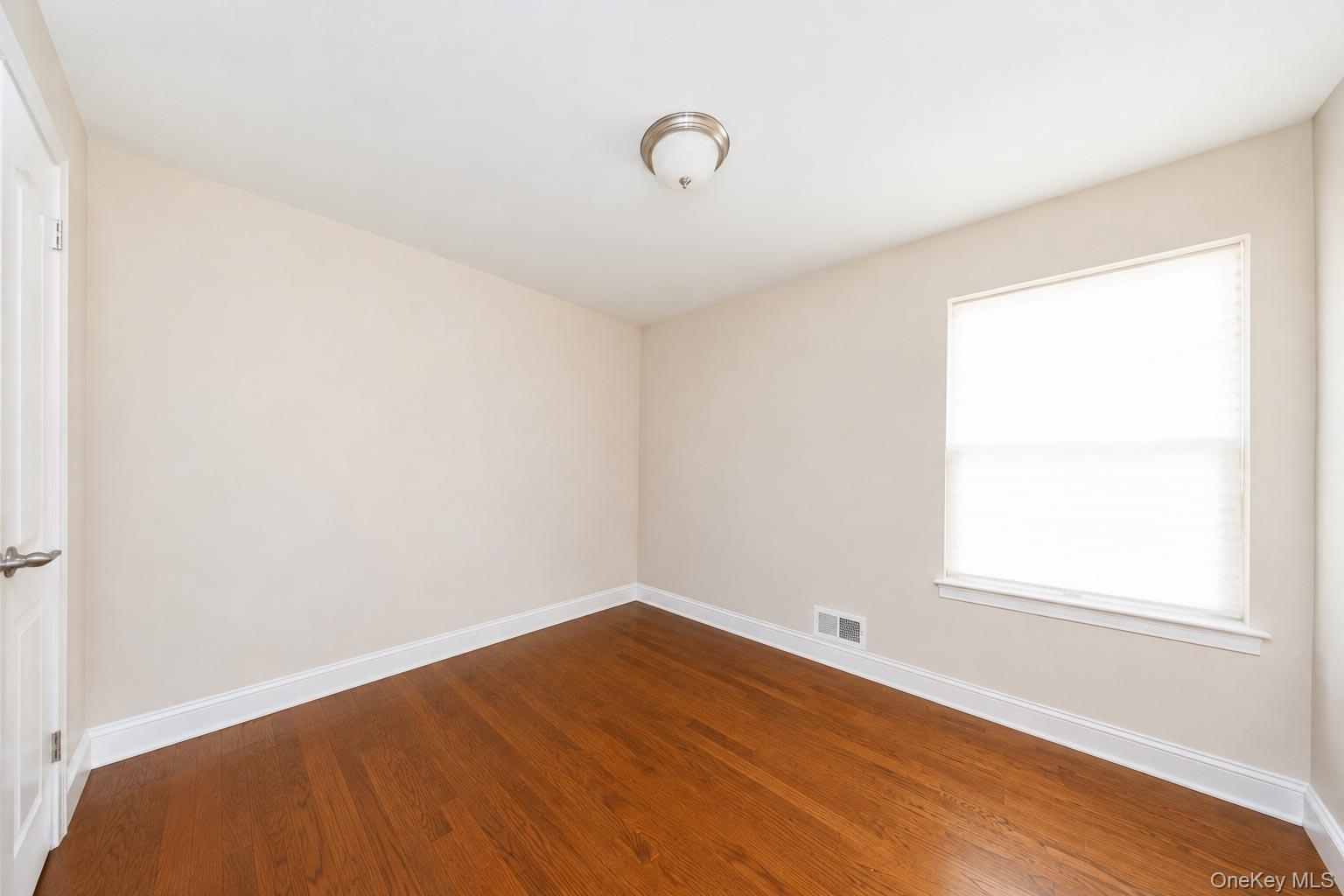 Single Family Wiltshire Ln Staten Island, NY 10309, MLS-1038571-16