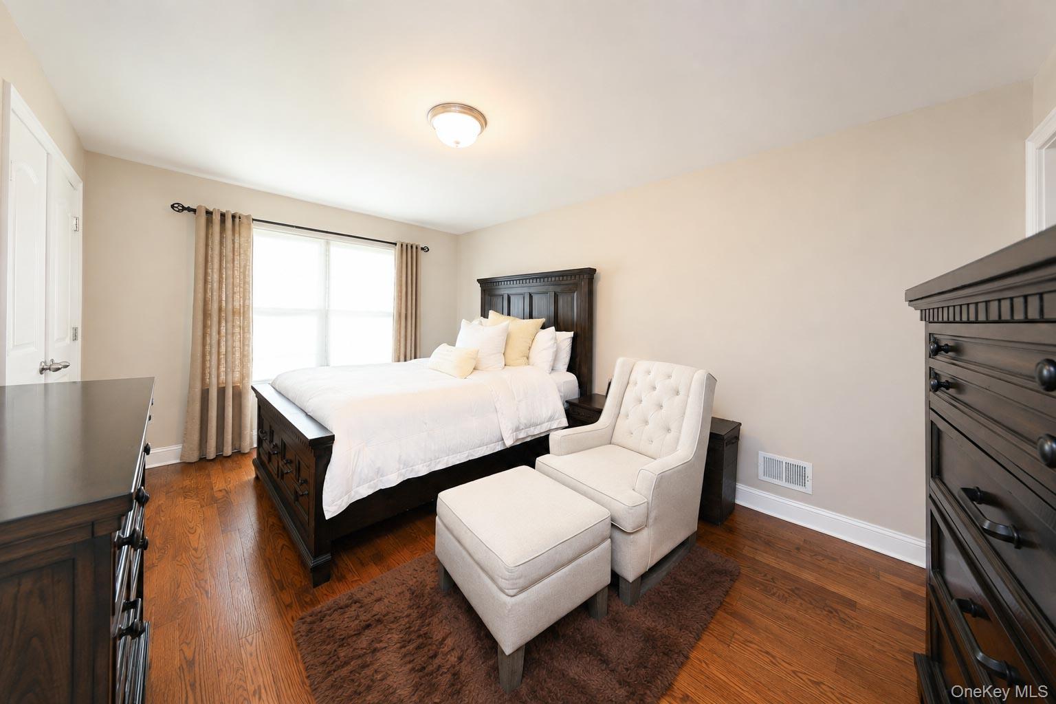 Single Family Wiltshire Ln Staten Island, NY 10309, MLS-1038571-23