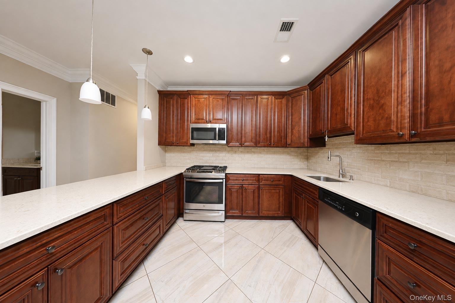 Single Family Wiltshire Ln Staten Island, NY 10309, MLS-1038571-8