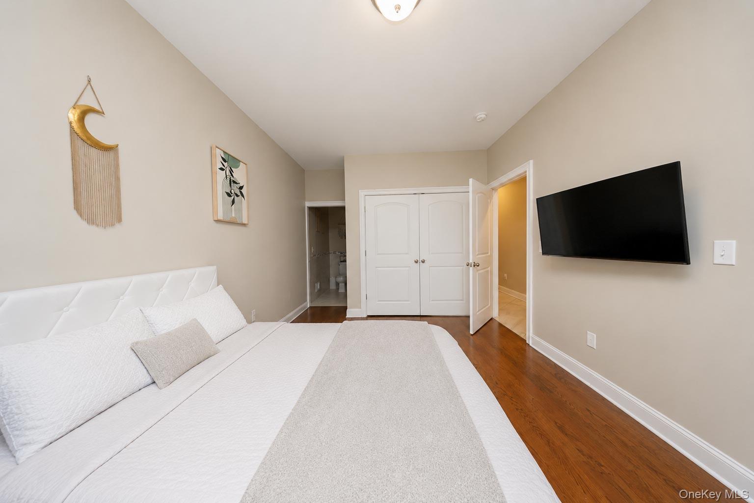 Single Family Wiltshire Ln Staten Island, NY 10309, MLS-1038574-17