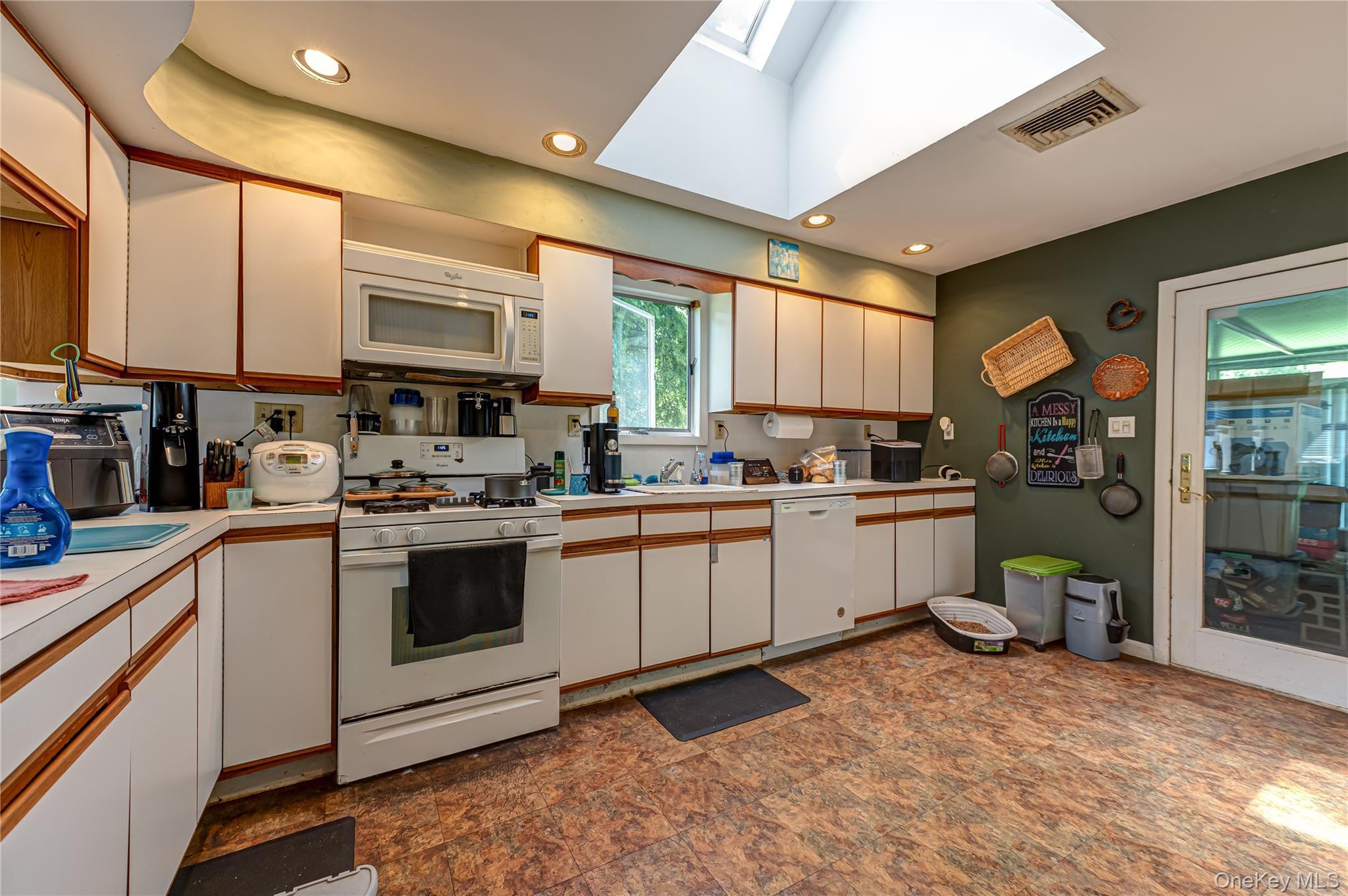 Single Family Cedar Avenue Suffolk County, NY 11779, MLS-1038578-9