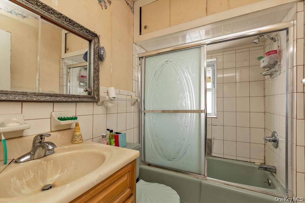 Single Family 118th Avenue Queens, NY 11412, MLS-1038624-12