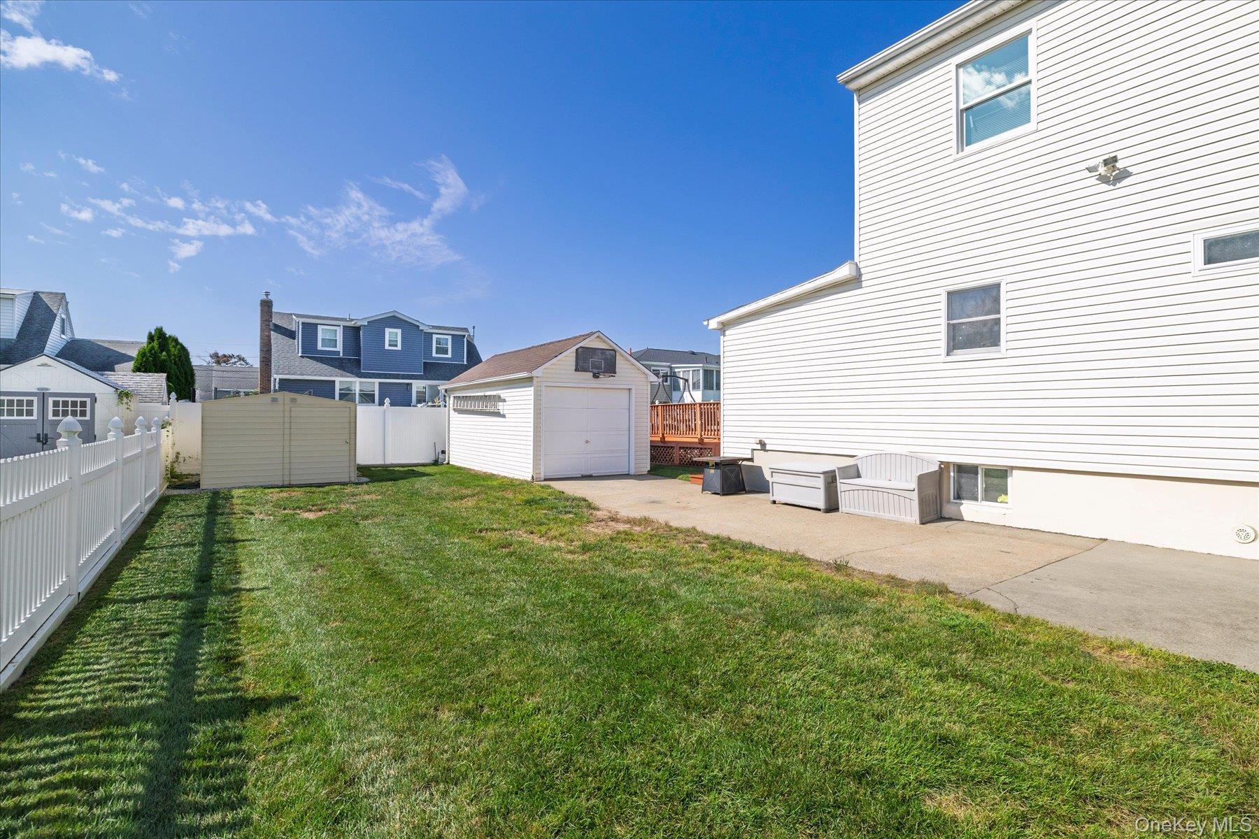 Single Family Dante Place  Suffolk County, NY 11701, MLS-1038642-28