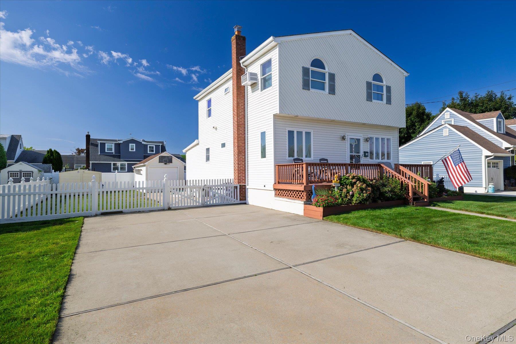 Single Family Dante Place  Suffolk County, NY 11701, MLS-1038642-3
