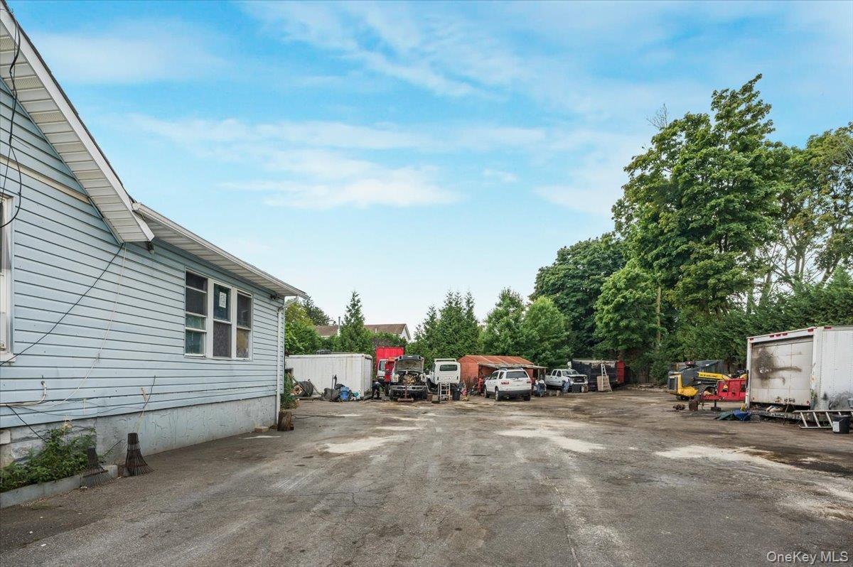 Single Family W 11th Street Suffolk County, NY 11746, MLS-1038660-15