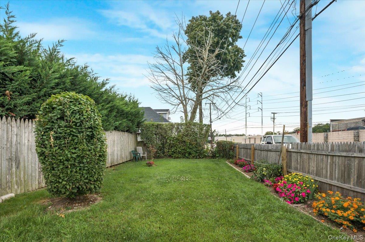Single Family W 11th Street Suffolk County, NY 11746, MLS-1038660-3