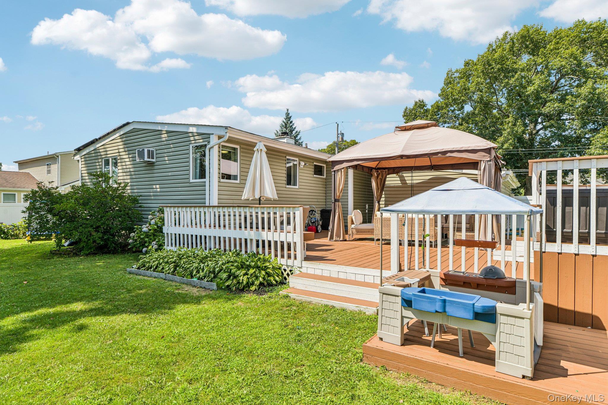 Single Family Beecher Avenue Suffolk County, NY 11730, MLS-1038661-25