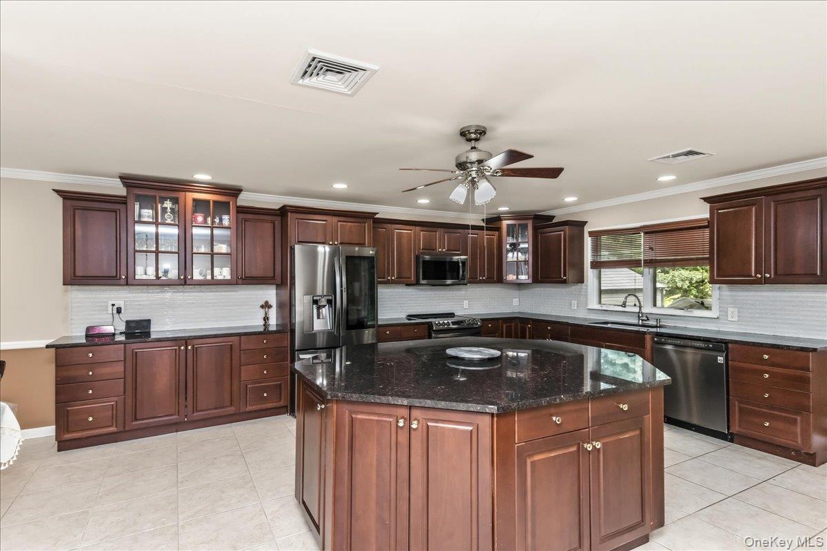Single Family Westminster Avenue Suffolk County, NY 11746, MLS-1038771-10