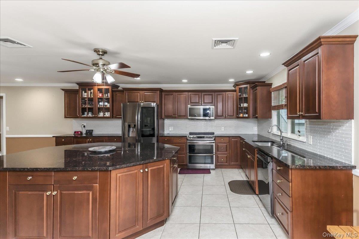 Single Family Westminster Avenue Suffolk County, NY 11746, MLS-1038771-12