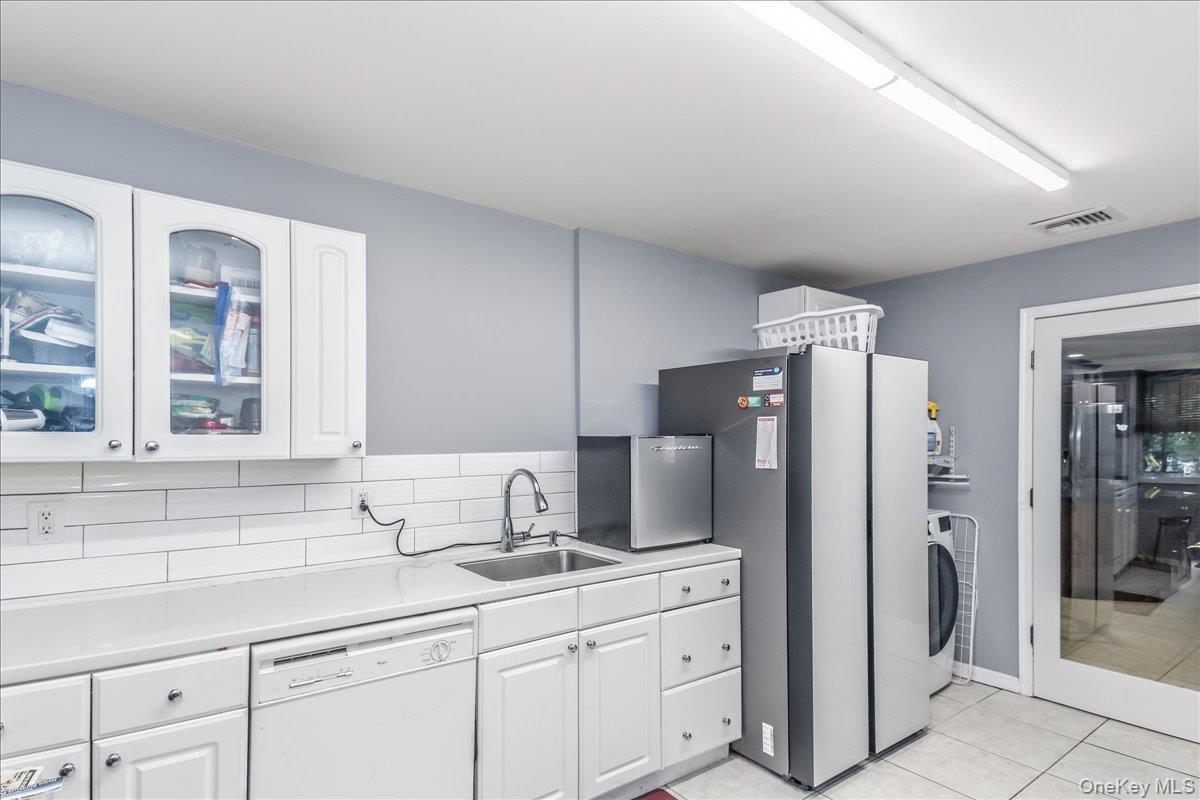 Single Family Westminster Avenue Suffolk County, NY 11746, MLS-1038771-14