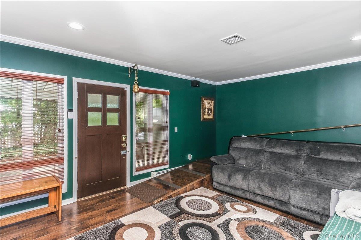 Single Family Westminster Avenue Suffolk County, NY 11746, MLS-1038771-16