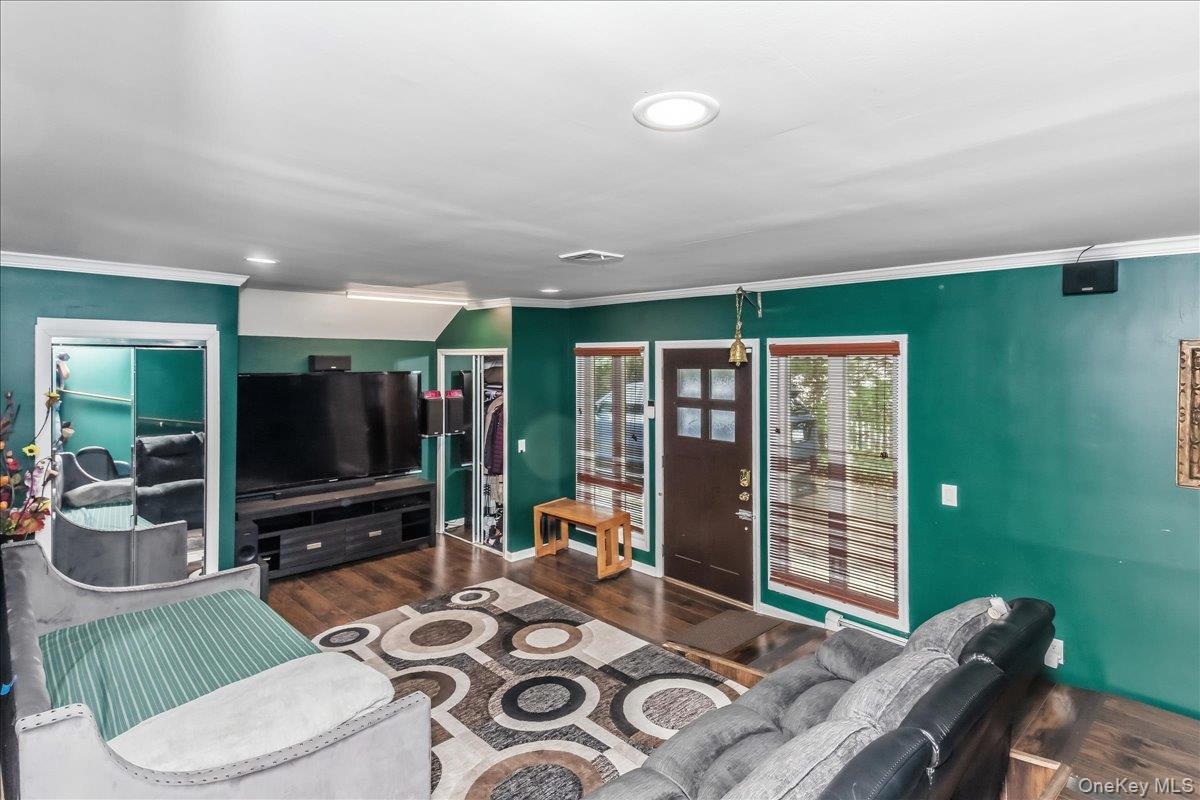 Single Family Westminster Avenue Suffolk County, NY 11746, MLS-1038771-18