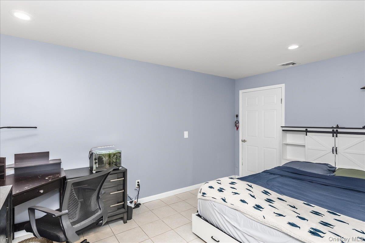 Single Family Westminster Avenue Suffolk County, NY 11746, MLS-1038771-26