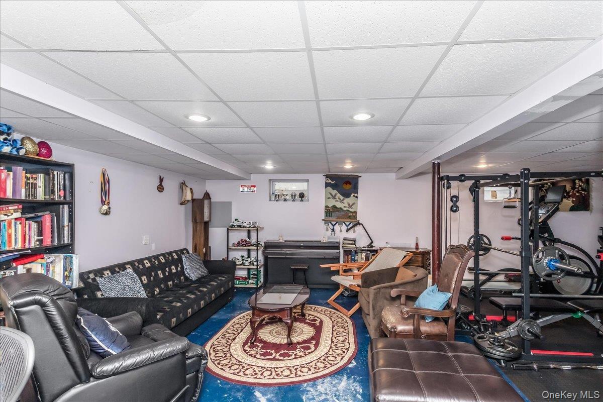 Single Family Westminster Avenue Suffolk County, NY 11746, MLS-1038771-28